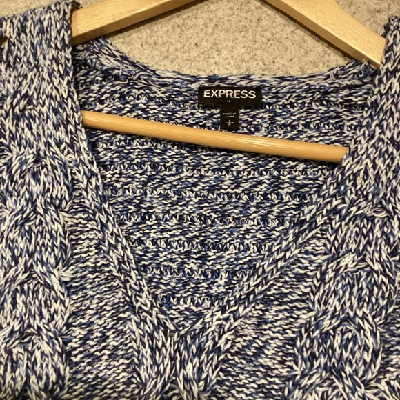 ♥️CLOSET CLEAROUT♥️ Express Blue Tunic V-Neck Sweater - Picture 6 of 11